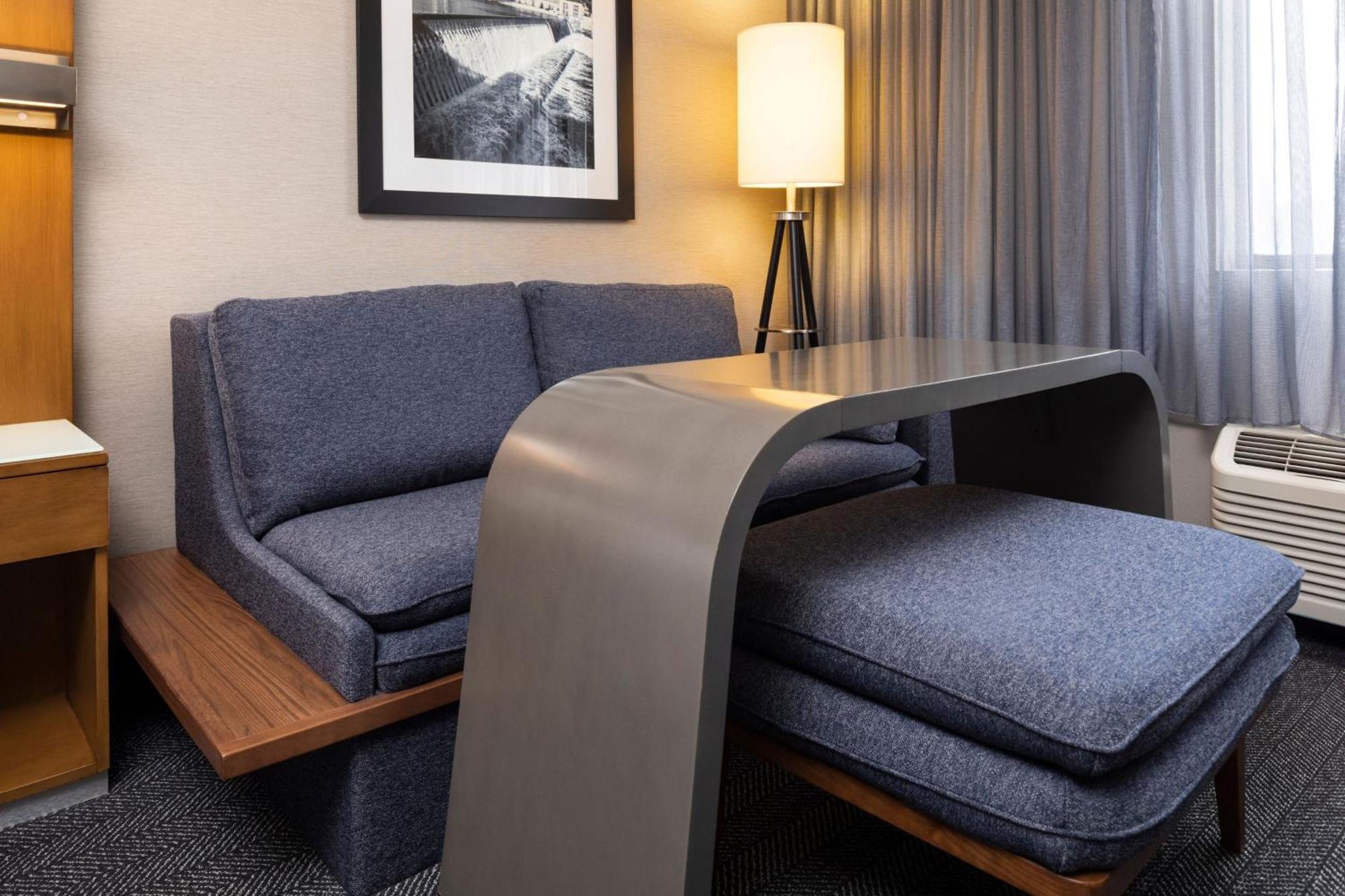 Courtyard By Marriott Minneapolis Downtown Exterior photo