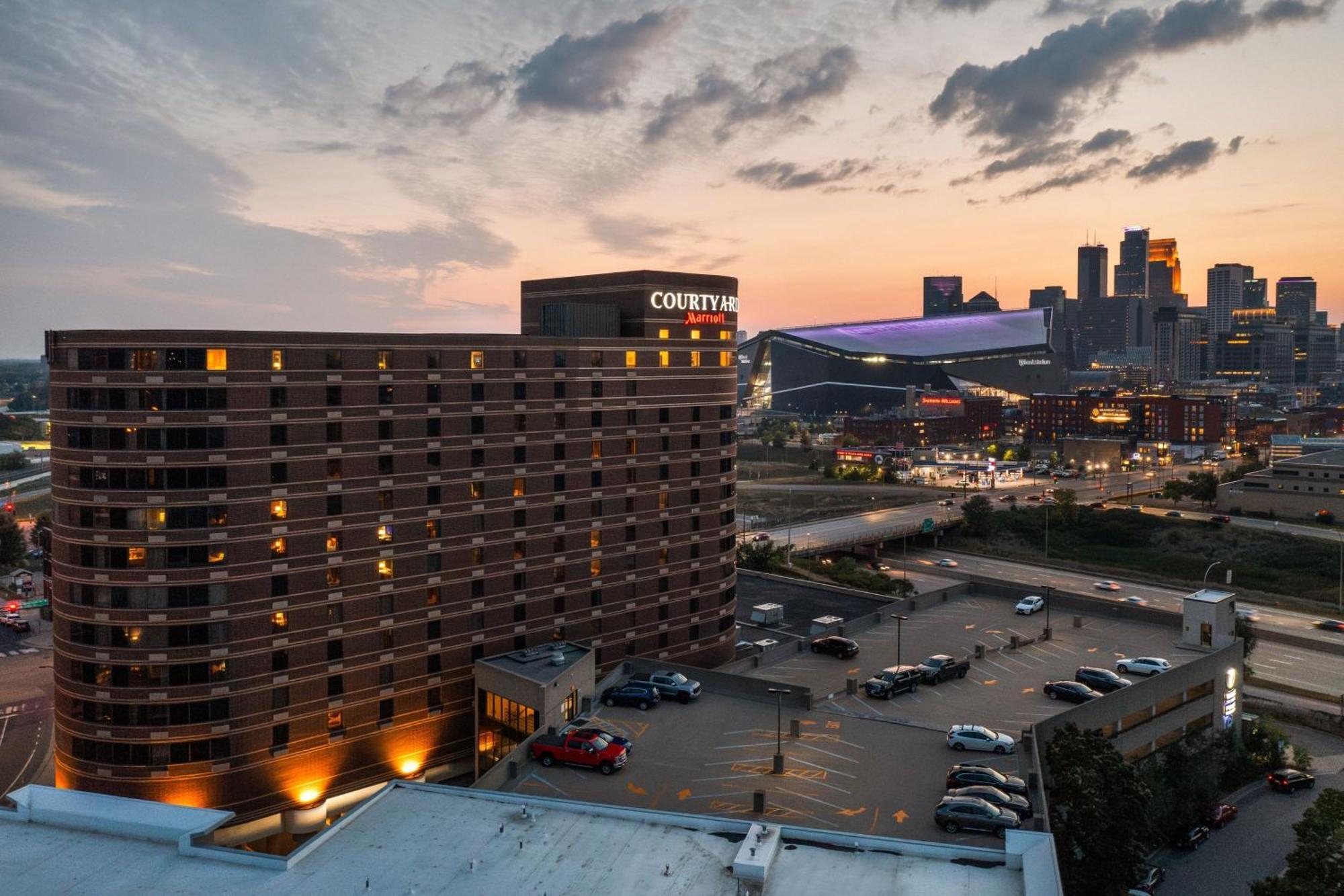 Courtyard By Marriott Minneapolis Downtown Exterior photo