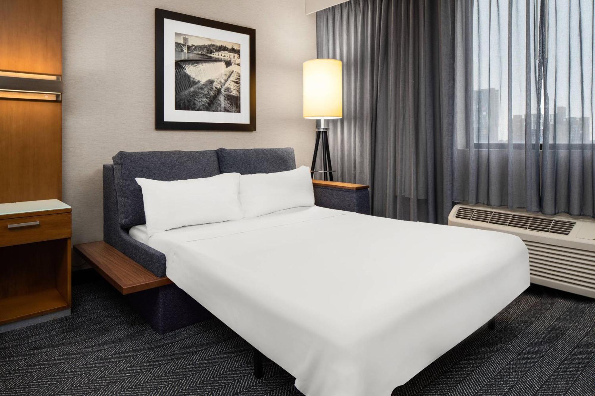 Courtyard By Marriott Minneapolis Downtown Exterior photo